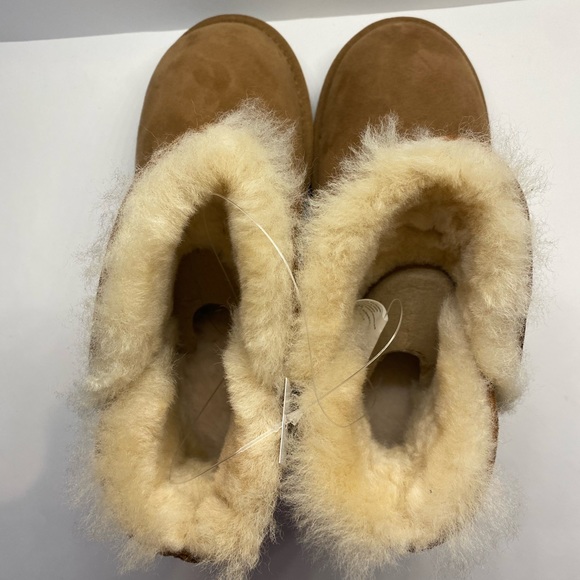 Women’s Kirkland Signature Chestnut Shearling Short Boots 7 NWT - Picture 4 of 5